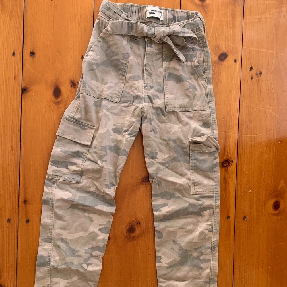 ABERCROMBIE AND FITCH KIDS CAMO "CARGO" JOGGERS